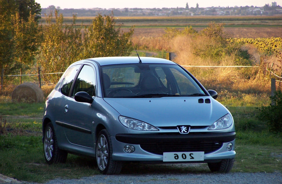 Замена аккумулятора Peugeot 206