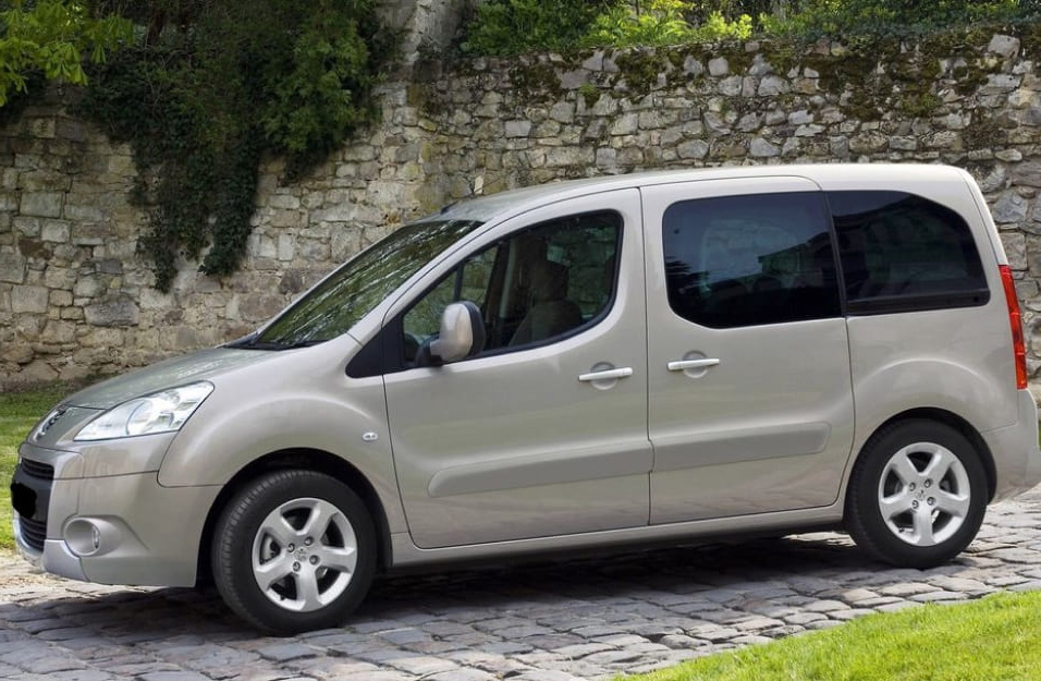 Замена аккумулятора Peugeot Partner
