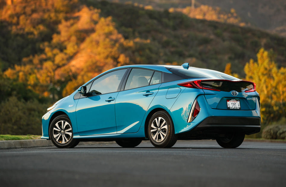 Замена аккумулятора Toyota Prius